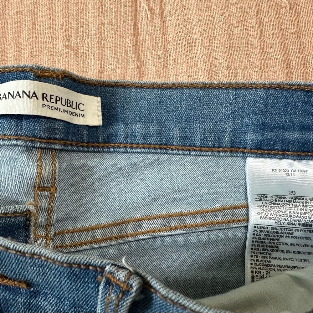 Banana Republic Light Blue Denim Ankle Jeans with zipper detail, NWOT - Picture 4 of 5